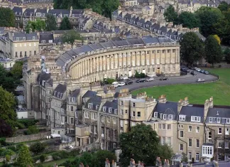 GREGORIÁNSKÝ KLENOT - BATH LÁKÁ MILIONY NÁVŠTĚVNÍKŮ
