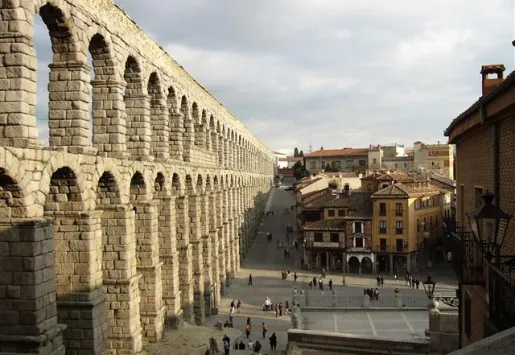 STÁLE VÍCE TURISTŮ MÍŘÍ DO ŠPANĚLSKA